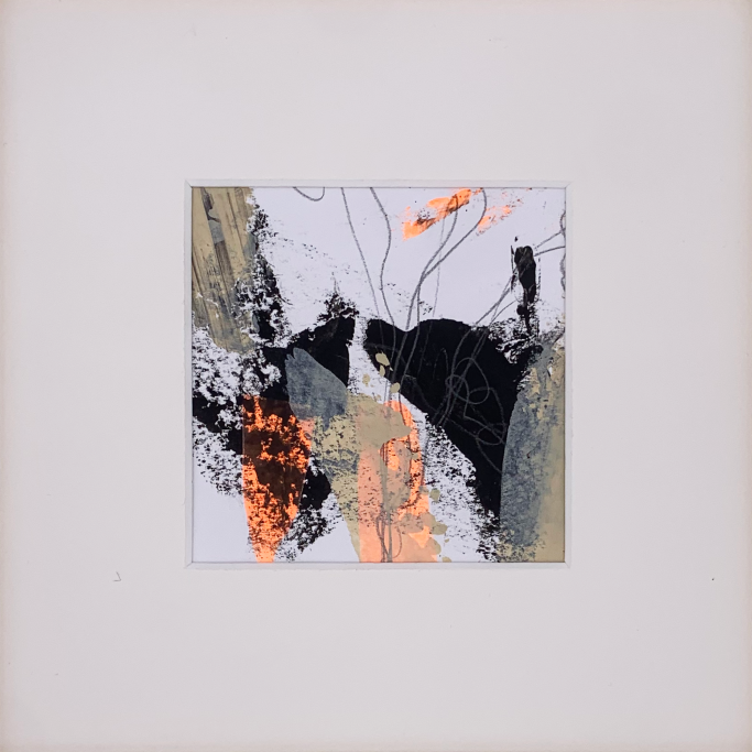 Abstraktes Kunstwerk mit schwarzen, grauen und orangefarbenen Farbtönen und verschiedenen Texturen.